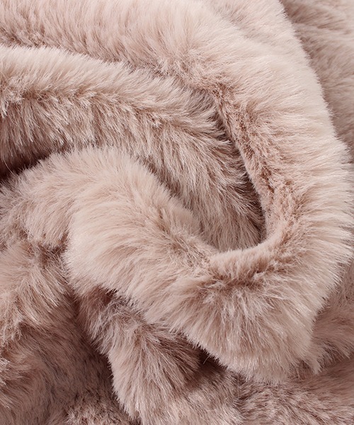 AZUL by moussy（アズールバイマウジー）の「ECO FUR SINGLE SNOOD/エコファーシングルスヌード（マフラー・レディース・ブラック/ボルドー/キャメル/ライトベージュ・FREE）」の13枚目の写真