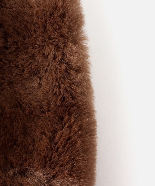 AZUL by moussy（アズールバイマウジー）の「ECO FUR SINGLE SNOOD/エコファーシングルスヌード（マフラー・レディース・ブラック/ボルドー/キャメル/ライトベージュ・FREE）」の19枚目の写真