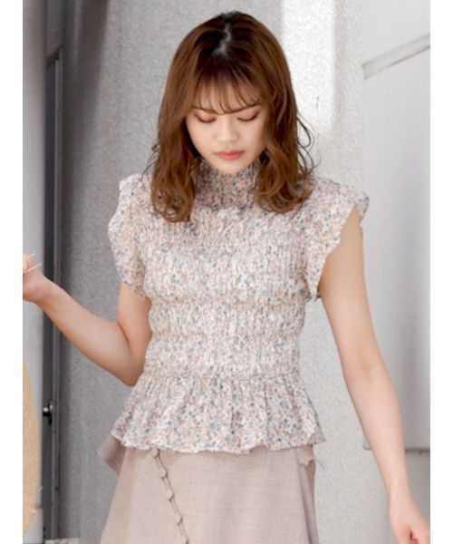 dazzlin(ダズリン)の「シャーリングラウンドフリルブラウス(シャツ/ブラウス・レディース・その他2/アイボリー/ベージュ/その他1/ブラック/グリーン・FREE)」の5枚目の写真