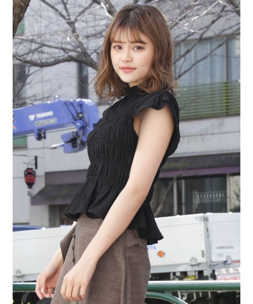 dazzlin(ダズリン)の「シャーリングラウンドフリルブラウス(シャツ/ブラウス・レディース・その他2/アイボリー/ベージュ/その他1/ブラック/グリーン・FREE)」の3枚目の写真