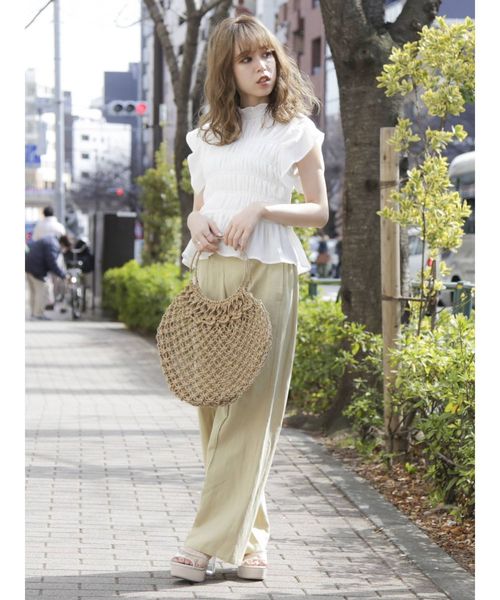 dazzlin(ダズリン)の「シャーリングラウンドフリルブラウス(シャツ/ブラウス・レディース・その他2/アイボリー/ベージュ/その他1/ブラック/グリーン・FREE)」の9枚目の写真