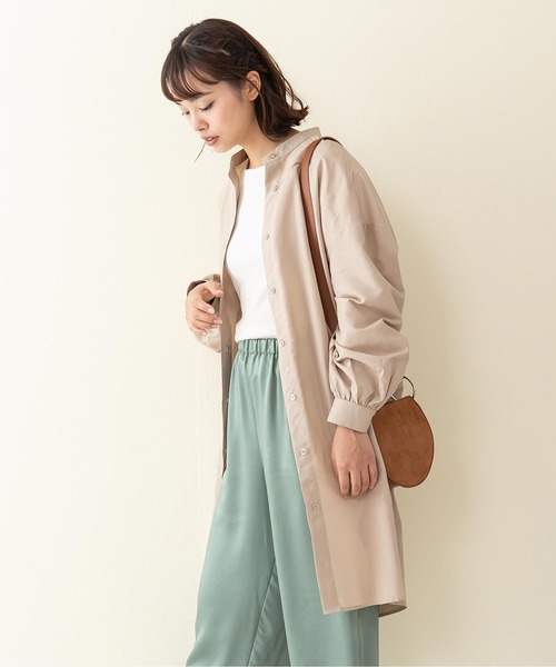 INNOCENT BLUE（イノセントブルー）の「【innocent blue/イノセントブルー】スタンドカラーロングシャツ サイドスリット入り　無地　柔らかい生地感　きれいなドレープ感（シャツ/ブラウス・レディース・ブルー/ブラック/ライトベージュ/ライトブラウン・MEDIUM）」の3枚目の写真