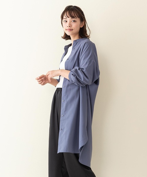 INNOCENT BLUE（イノセントブルー）の「【innocent blue/イノセントブルー】スタンドカラーロングシャツ サイドスリット入り　無地　柔らかい生地感　きれいなドレープ感（シャツ/ブラウス・レディース・ブルー/ブラック/ライトベージュ/ライトブラウン・MEDIUM）」の4枚目の写真