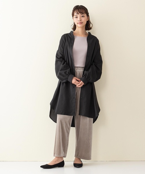 INNOCENT BLUE（イノセントブルー）の「【innocent blue/イノセントブルー】スタンドカラーロングシャツ サイドスリット入り　無地　柔らかい生地感　きれいなドレープ感（シャツ/ブラウス・レディース・ブルー/ブラック/ライトベージュ/ライトブラウン・MEDIUM）」の5枚目の写真