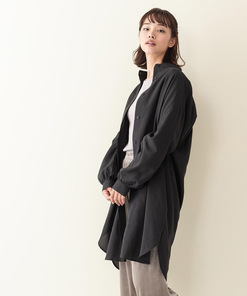 INNOCENT BLUE（イノセントブルー）の「【innocent blue/イノセントブルー】スタンドカラーロングシャツ サイドスリット入り　無地　柔らかい生地感　きれいなドレープ感（シャツ/ブラウス・レディース・ブルー/ブラック/ライトベージュ/ライトブラウン・MEDIUM）」の8枚目の写真