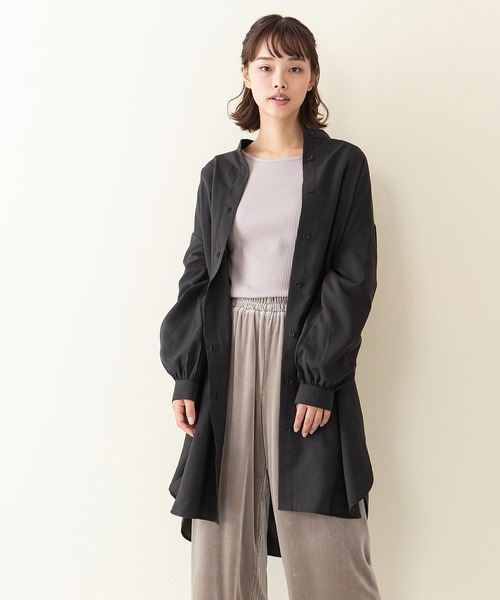 INNOCENT BLUE（イノセントブルー）の「【innocent blue/イノセントブルー】スタンドカラーロングシャツ サイドスリット入り　無地　柔らかい生地感　きれいなドレープ感（シャツ/ブラウス・レディース・ブルー/ブラック/ライトベージュ/ライトブラウン・MEDIUM）」の9枚目の写真