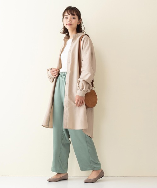 INNOCENT BLUE（イノセントブルー）の「【innocent blue/イノセントブルー】スタンドカラーロングシャツ サイドスリット入り　無地　柔らかい生地感　きれいなドレープ感（シャツ/ブラウス・レディース・ブルー/ブラック/ライトベージュ/ライトブラウン・MEDIUM）」の10枚目の写真