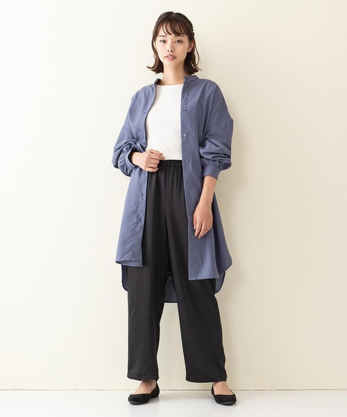 INNOCENT BLUE（イノセントブルー）の「【innocent blue/イノセントブルー】スタンドカラーロングシャツ サイドスリット入り　無地　柔らかい生地感　きれいなドレープ感（シャツ/ブラウス・レディース・ブルー/ブラック/ライトベージュ/ライトブラウン・MEDIUM）」の16枚目の写真