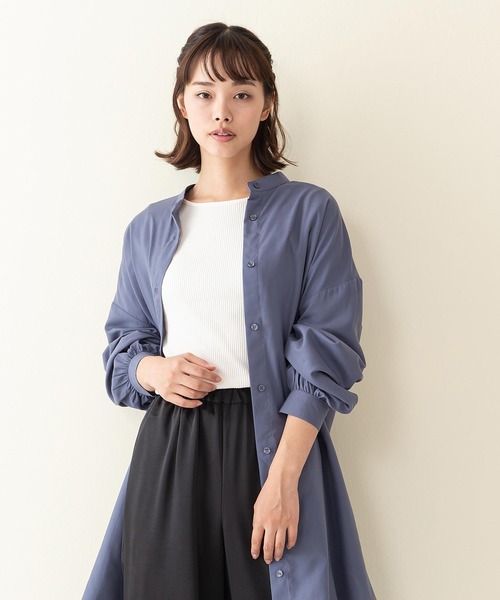 INNOCENT BLUE（イノセントブルー）の「【innocent blue/イノセントブルー】スタンドカラーロングシャツ サイドスリット入り　無地　柔らかい生地感　きれいなドレープ感（シャツ/ブラウス・レディース・ブルー/ブラック/ライトベージュ/ライトブラウン・MEDIUM）」の18枚目の写真