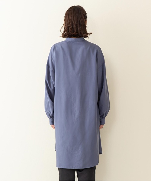 INNOCENT BLUE（イノセントブルー）の「【innocent blue/イノセントブルー】スタンドカラーロングシャツ サイドスリット入り　無地　柔らかい生地感　きれいなドレープ感（シャツ/ブラウス・レディース・ブルー/ブラック/ライトベージュ/ライトブラウン・MEDIUM）」の21枚目の写真