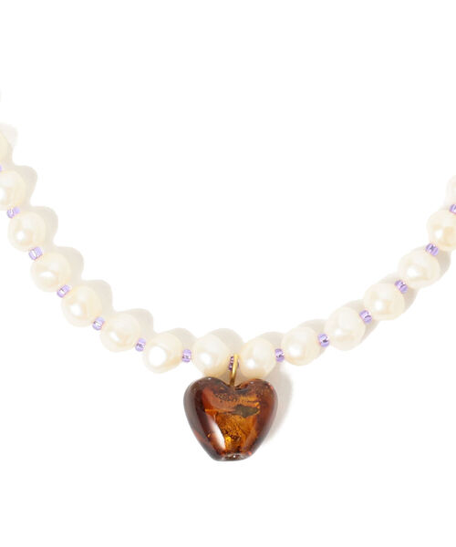 Ray BEAMS(レイビームス)の「Ray BEAMS / パール x ハート ガラス ネックレス(ネックレス・レディース・ブラウン/レッド/ブルー/ブルー系その他3/ダークブラウン/グリーン系その他2・ONE SIZE)」の2枚目の写真