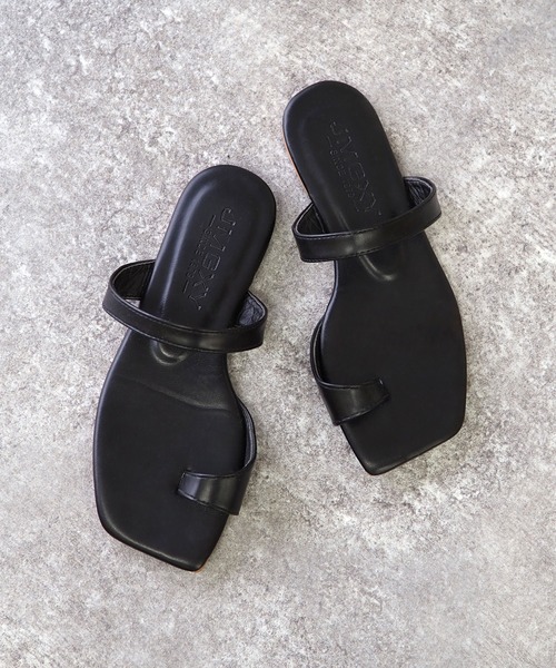 Riberry（リベリー）の「親指トングフラットサンダル（サンダル・レディース・ブラック/ホワイト・MEDIUM/LARGE）」の9枚目の写真