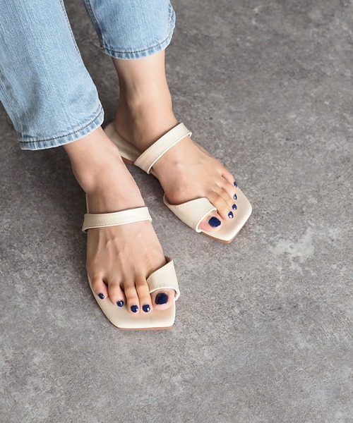 Riberry（リベリー）の「親指トングフラットサンダル（サンダル・レディース・ブラック/ホワイト・MEDIUM/LARGE）」の3枚目の写真