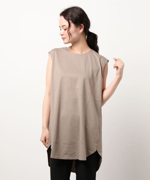 CLEARIMPRESSION （クリアインプレッション）の「《musee》タックショルダーノースリーブチュニック（Tシャツ/カットソー・レディース・ブラック/オフホワイト/オレンジ/サンドグレー・フリー）」の3枚目の写真