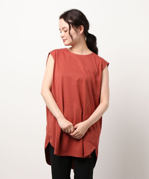 CLEARIMPRESSION （クリアインプレッション）の「《musee》タックショルダーノースリーブチュニック（Tシャツ/カットソー・レディース・ブラック/オフホワイト/オレンジ/サンドグレー・フリー）」の4枚目の写真