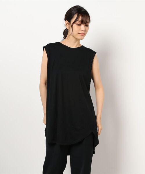 CLEARIMPRESSION （クリアインプレッション）の「《musee》タックショルダーノースリーブチュニック（Tシャツ/カットソー・レディース・ブラック/オフホワイト/オレンジ/サンドグレー・フリー）」の2枚目の写真