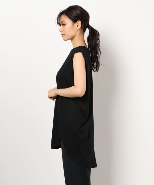 CLEARIMPRESSION （クリアインプレッション）の「《musee》タックショルダーノースリーブチュニック（Tシャツ/カットソー・レディース・ブラック/オフホワイト/オレンジ/サンドグレー・フリー）」の6枚目の写真