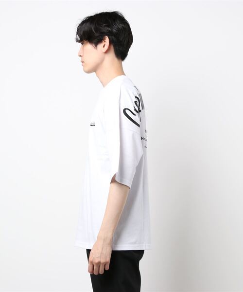 CERCA(チェルカ)の「BEYES/バックプリントドルマンスリーブTシャツ(Tシャツ/カットソー・メンズ・ホワイト/ブラック/ベージュ・MEDIUM/LARGE)」の4枚目の写真