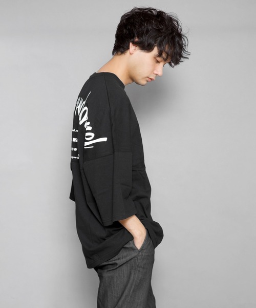 CERCA(チェルカ)の「BEYES/バックプリントドルマンスリーブTシャツ(Tシャツ/カットソー・メンズ・ホワイト/ブラック/ベージュ・MEDIUM/LARGE)」の7枚目の写真