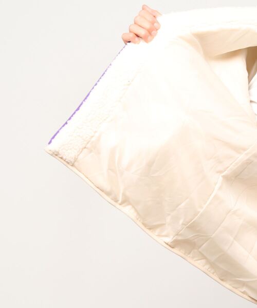 Mountain Mania（マウンテンマニア）の「Mountain Mania/マウンテンマニア　 エンボスプリント入り スタンドカラー ボアブルゾン（ブルゾン・メンズ・ベージュ/ブラック/モカ・LARGE/X-LARGE/MEDIUM）」の6枚目の写真