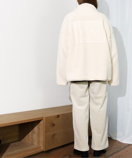 Mountain Mania（マウンテンマニア）の「Mountain Mania/マウンテンマニア　 エンボスプリント入り スタンドカラー ボアブルゾン（ブルゾン・メンズ・ベージュ/ブラック/モカ・LARGE/X-LARGE/MEDIUM）」の19枚目の写真