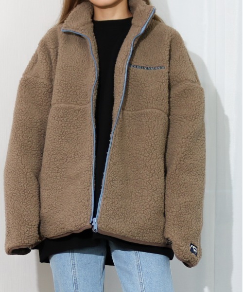 Mountain Mania（マウンテンマニア）の「Mountain Mania/マウンテンマニア　 エンボスプリント入り スタンドカラー ボアブルゾン（ブルゾン・メンズ・ベージュ/ブラック/モカ・LARGE/X-LARGE/MEDIUM）」の22枚目の写真