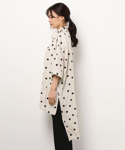 LOWRYS FARM（ローリーズファーム）の「ロングテールＢＩＧシャツ　957519（シャツ/ブラウス・レディース・オフホワイト/アイボリー/ブラック・FREE）」の18枚目の写真