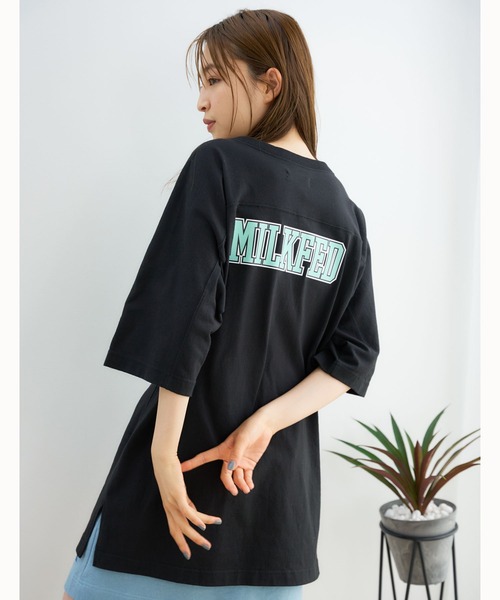 MILKFED.(ミルクフェド)の「LOGO FOOTBALL TOP(Tシャツ/カットソー・レディース・ホワイト/ブラック/グリーン/ネイビー・ONE SIZE)」の17枚目の写真