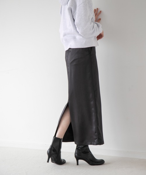 yuw(ユウ)の「SATIN TIGHT SKIRT 236942(スカート・レディース・ブラック/ブルー/ベージュ・MEDIUM/LARGE)」の5枚目の写真
