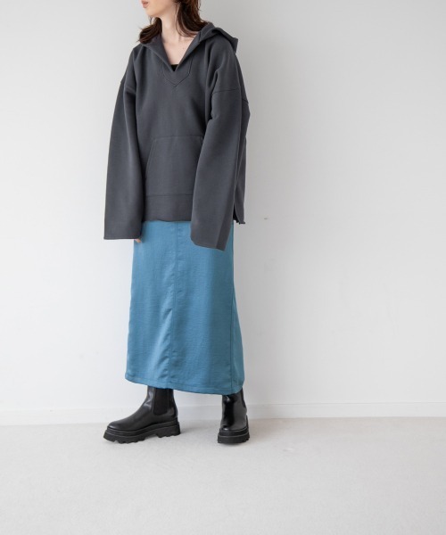 yuw(ユウ)の「SATIN TIGHT SKIRT 236942(スカート・レディース・ブラック/ブルー/ベージュ・MEDIUM/LARGE)」の9枚目の写真