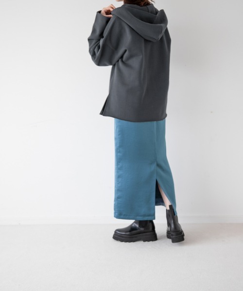 yuw(ユウ)の「SATIN TIGHT SKIRT 236942(スカート・レディース・ブラック/ブルー/ベージュ・MEDIUM/LARGE)」の8枚目の写真