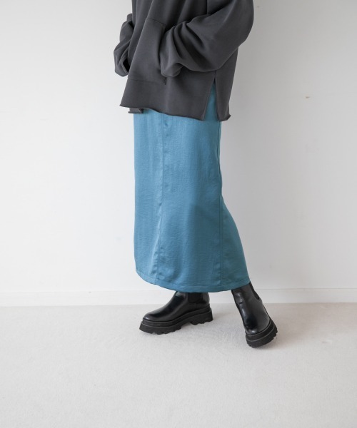 yuw(ユウ)の「SATIN TIGHT SKIRT 236942(スカート・レディース・ブラック/ブルー/ベージュ・MEDIUM/LARGE)」の6枚目の写真