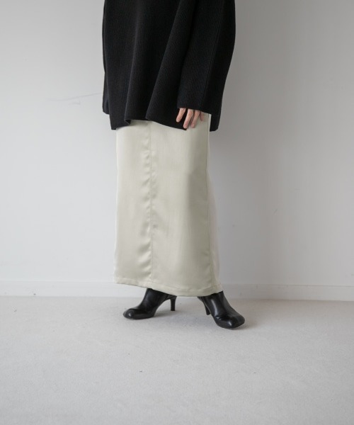 yuw(ユウ)の「SATIN TIGHT SKIRT 236942(スカート・レディース・ブラック/ブルー/ベージュ・MEDIUM/LARGE)」の11枚目の写真