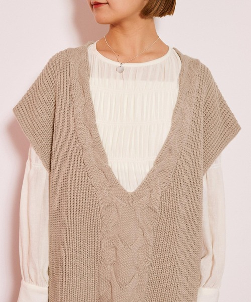 byYOUANCE（バイユアンス）の「畔編みBIGケーブルニットベスト（ベスト・レディース・パープル/ブラック/グリーン/ライトベージュ・FREE）」の18枚目の写真