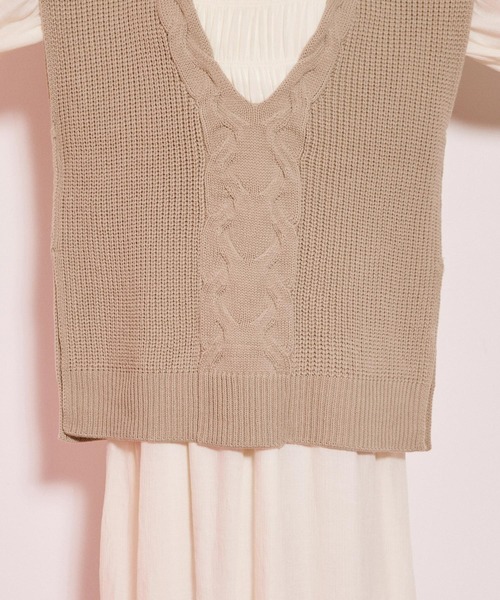 byYOUANCE（バイユアンス）の「畔編みBIGケーブルニットベスト（ベスト・レディース・パープル/ブラック/グリーン/ライトベージュ・FREE）」の21枚目の写真