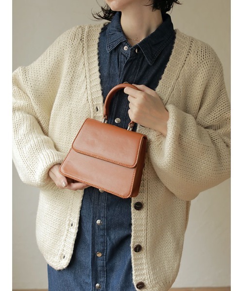 ACYM(アシーム)の「Compact box shoulder バッグ(ショルダーバッグ・レディース・ブラック/ブラウン・FREE)」の4枚目の写真
