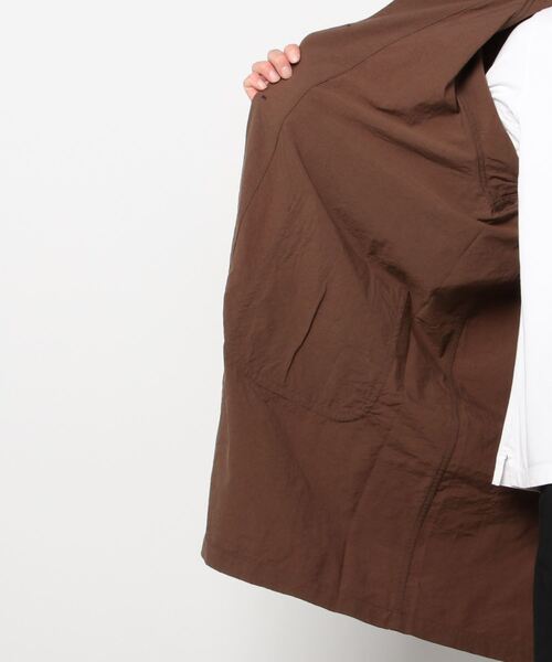 SPELLBOUND（スペルバウンド）の「[SPELLBOUND / スペルバウンド] ヴィンテージナイロンオックス ダスターコート（ステンカラーコート・メンズ・ブラウン・3/2）」の4枚目の写真