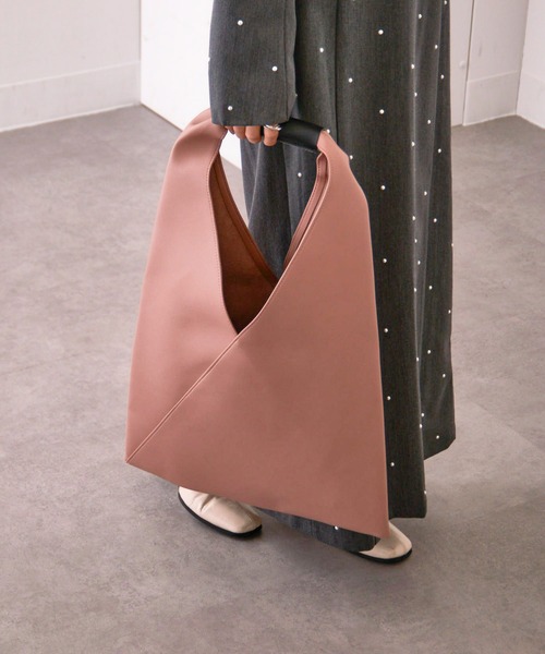 SETUP7（セットアップセブン）の「持てばコーディネートのキーアイテムに♪【SETUP7】メゾンマルシェトライアングルトートバッグ（トートバッグ・レディース・ブラック/オレンジ/ベージュ/パープル/グレー/ブルー/ライトグリーン/ピンク/ブラック系その他2/ライトグレー/グレイッシュベージュ/ブラック系その他3/シルバー/ブロンズ/ピンク系その他/アイボリー・FREE）」の13枚目の写真