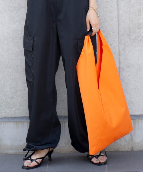 SETUP7（セットアップセブン）の「持てばコーディネートのキーアイテムに♪【SETUP7】メゾンマルシェトライアングルトートバッグ（トートバッグ・レディース・ブラック/オレンジ/ベージュ/パープル/グレー/ブルー/ライトグリーン/ピンク/ブラック系その他2/ライトグレー/グレイッシュベージュ/ブラック系その他3/シルバー/ブロンズ/ピンク系その他/アイボリー・FREE）」の22枚目の写真