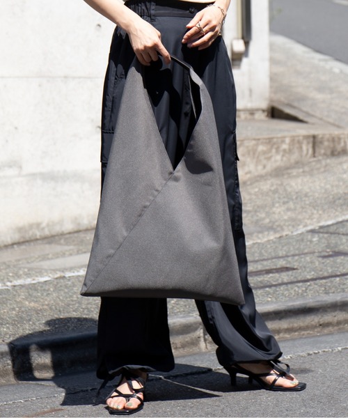 SETUP7（セットアップセブン）の「持てばコーディネートのキーアイテムに♪【SETUP7】メゾンマルシェトライアングルトートバッグ（トートバッグ・レディース・ブラック/オレンジ/ベージュ/パープル/グレー/ブルー/ライトグリーン/ピンク/ブラック系その他2/ライトグレー/グレイッシュベージュ/ブラック系その他3/シルバー/ブロンズ/ピンク系その他/アイボリー・FREE）」の18枚目の写真