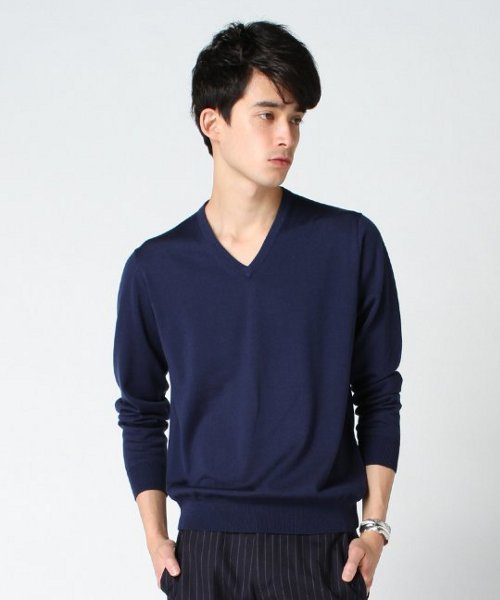 EDIFICE(エディフィス)の「◇16GG Vネック プルオーバー(ニット/セーター・メンズ・チャコールグレー/ホワイト/ネイビー/ブルー系その他/ボルドー・44/46/48)」の4枚目の写真