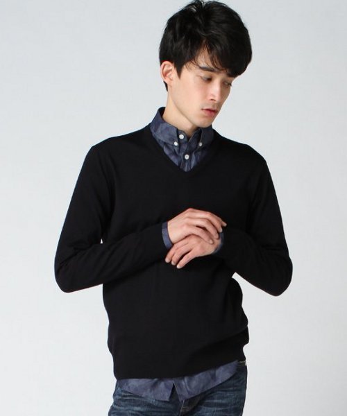 EDIFICE(エディフィス)の「◇16GG Vネック プルオーバー(ニット/セーター・メンズ・チャコールグレー/ホワイト/ネイビー/ブルー系その他/ボルドー・44/46/48)」の3枚目の写真