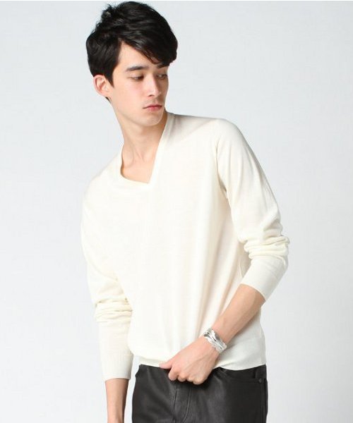 EDIFICE(エディフィス)の「◇16GG Vネック プルオーバー(ニット/セーター・メンズ・チャコールグレー/ホワイト/ネイビー/ブルー系その他/ボルドー・44/46/48)」の1枚目の写真