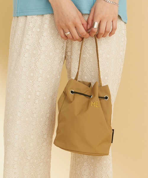 MEI（メイ）の「MEI/巾着ショルダーバッグ（ショルダーバッグ・レディース・ブラック/ブラウン/グリーン・F）」の7枚目の写真