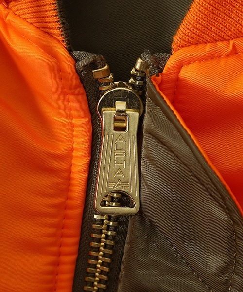 VETEMENTS（ヴェトモン）の「VETEMENTS / ヴェトモン：REVERSIBLE HOODED BOMBER：UE52JA220[RIP]（ブルゾン・メンズ・オレンジ系その他・XS/S）」の7枚目の写真