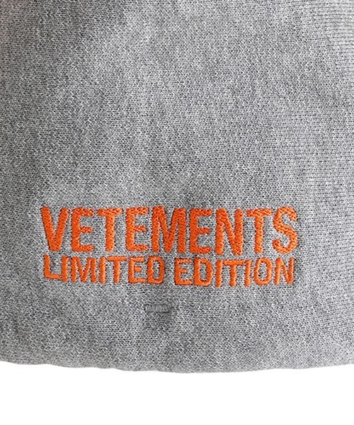 VETEMENTS（ヴェトモン）の「VETEMENTS / ヴェトモン：REVERSIBLE HOODED BOMBER：UE52JA220[RIP]（ブルゾン・メンズ・オレンジ系その他・XS/S）」の11枚目の写真