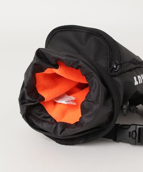 Mammut（マムート）の「アルパイン チョーク バッグ / Alpine Chalk Bag / ウエストポーチ（ボディバッグ/ウエストポーチ・メンズ・ブラック/オレンジ・ONESIZE）」の3枚目の写真