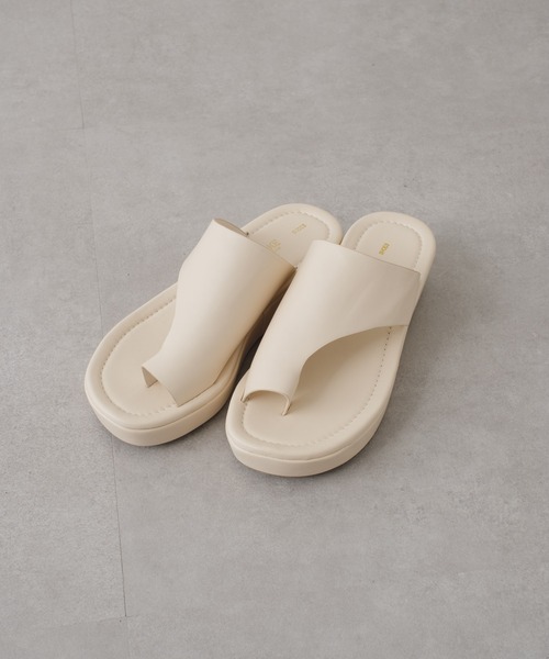 Kastane(カスタネ)の「【カタログ掲載アイテム】厚底アシメトングサンダル(サンダル・レディース・ブラック/アイボリー・36/38/37/39)」の8枚目の写真