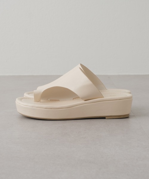 Kastane(カスタネ)の「【カタログ掲載アイテム】厚底アシメトングサンダル(サンダル・レディース・ブラック/アイボリー・36/38/37/39)」の16枚目の写真