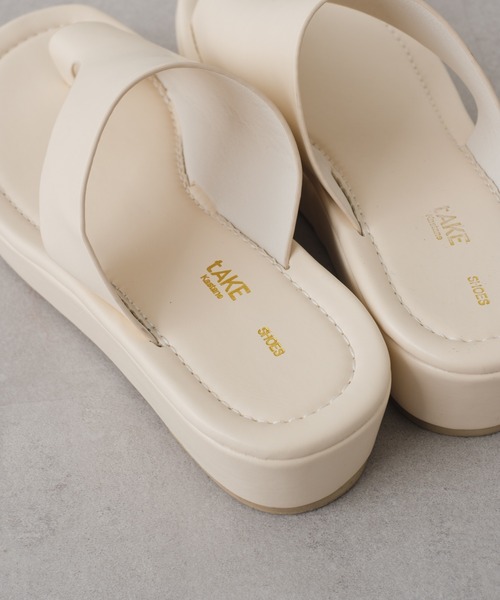 Kastane(カスタネ)の「【カタログ掲載アイテム】厚底アシメトングサンダル(サンダル・レディース・ブラック/アイボリー・36/38/37/39)」の13枚目の写真